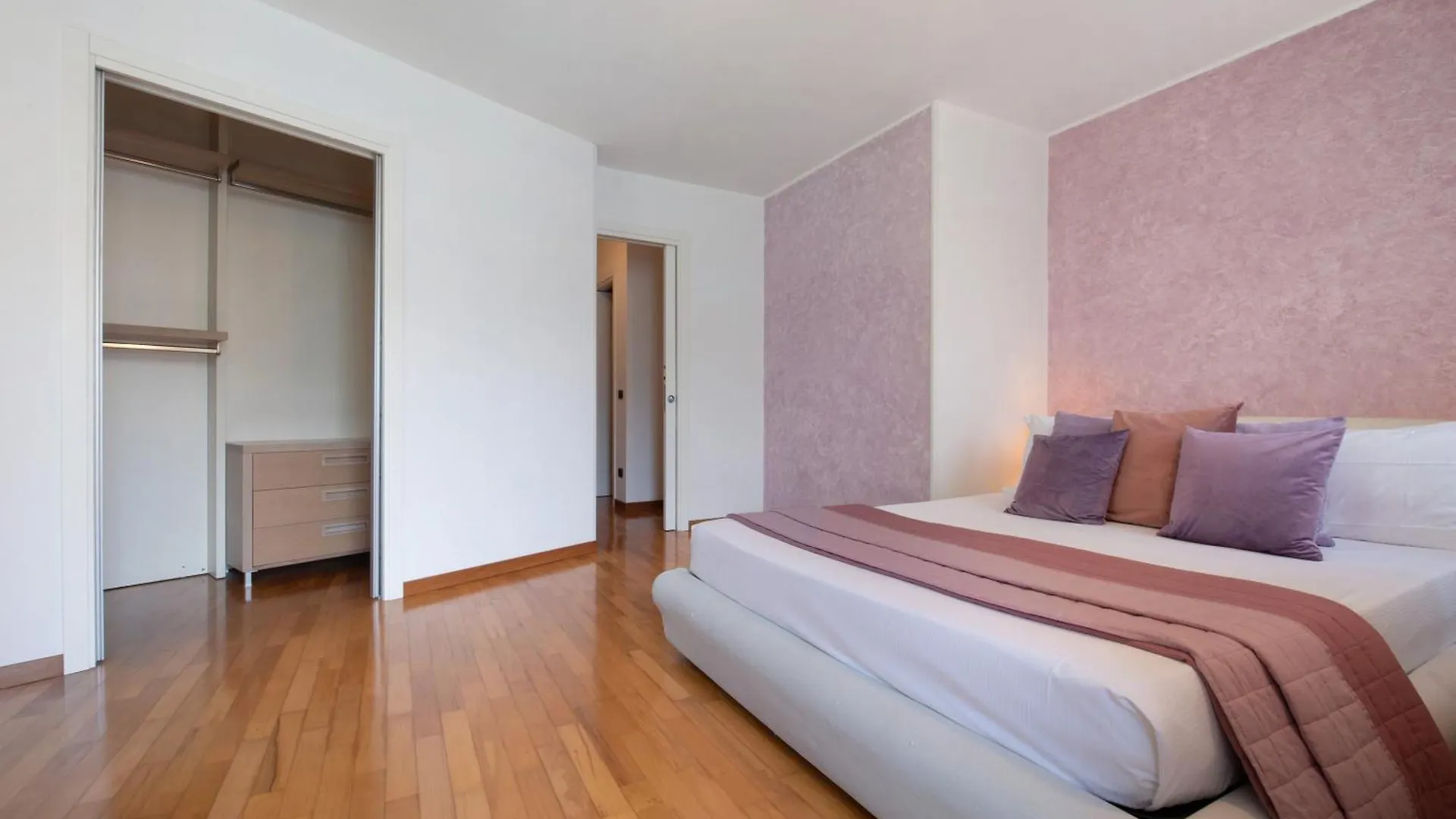 Luxury Lakefront Property Lezzeno Italie