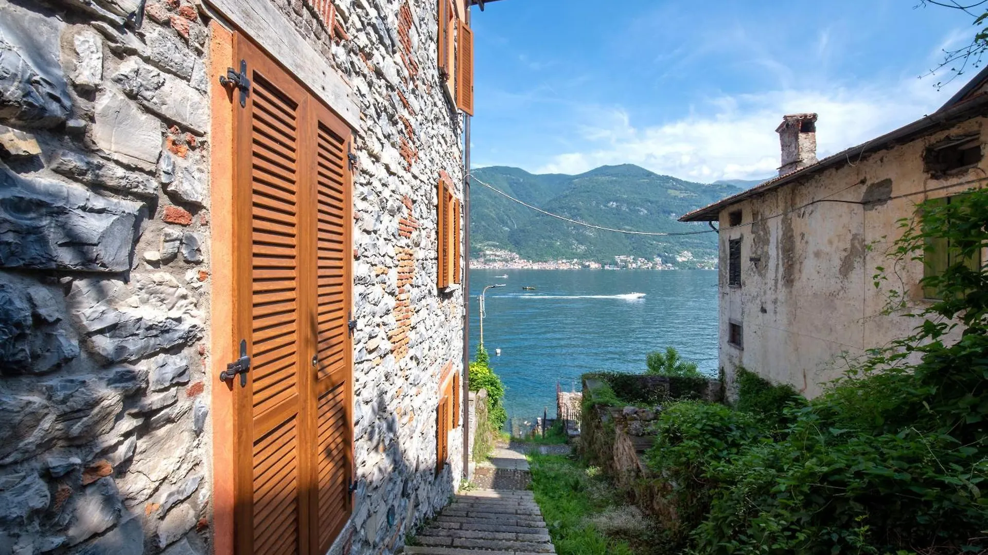 Luxury Lakefront Property Lezzeno Italie