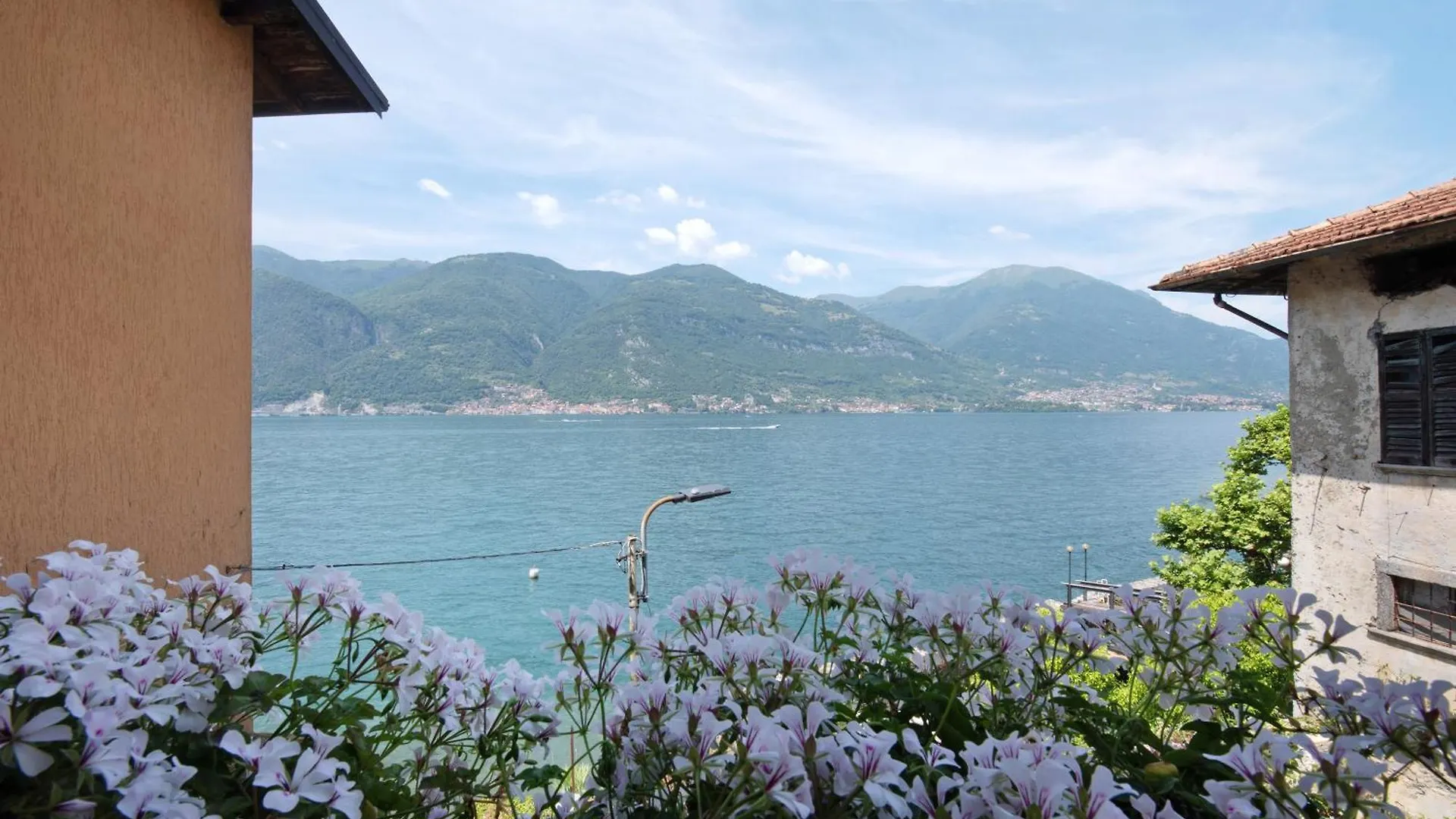 Hébergement de vacances Luxury Lakefront Property Lezzeno Italie