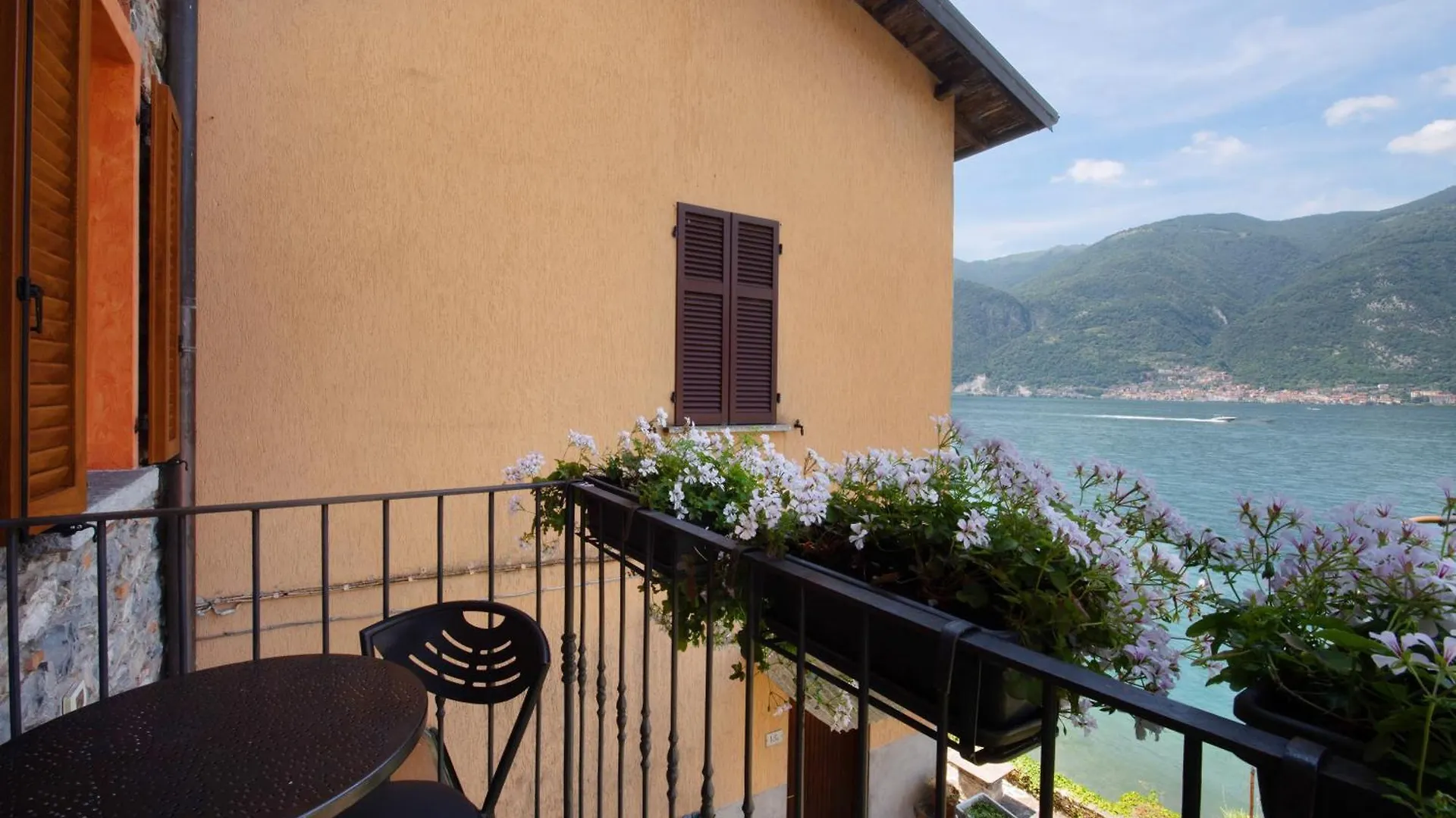Luxury Lakefront Property Lezzeno